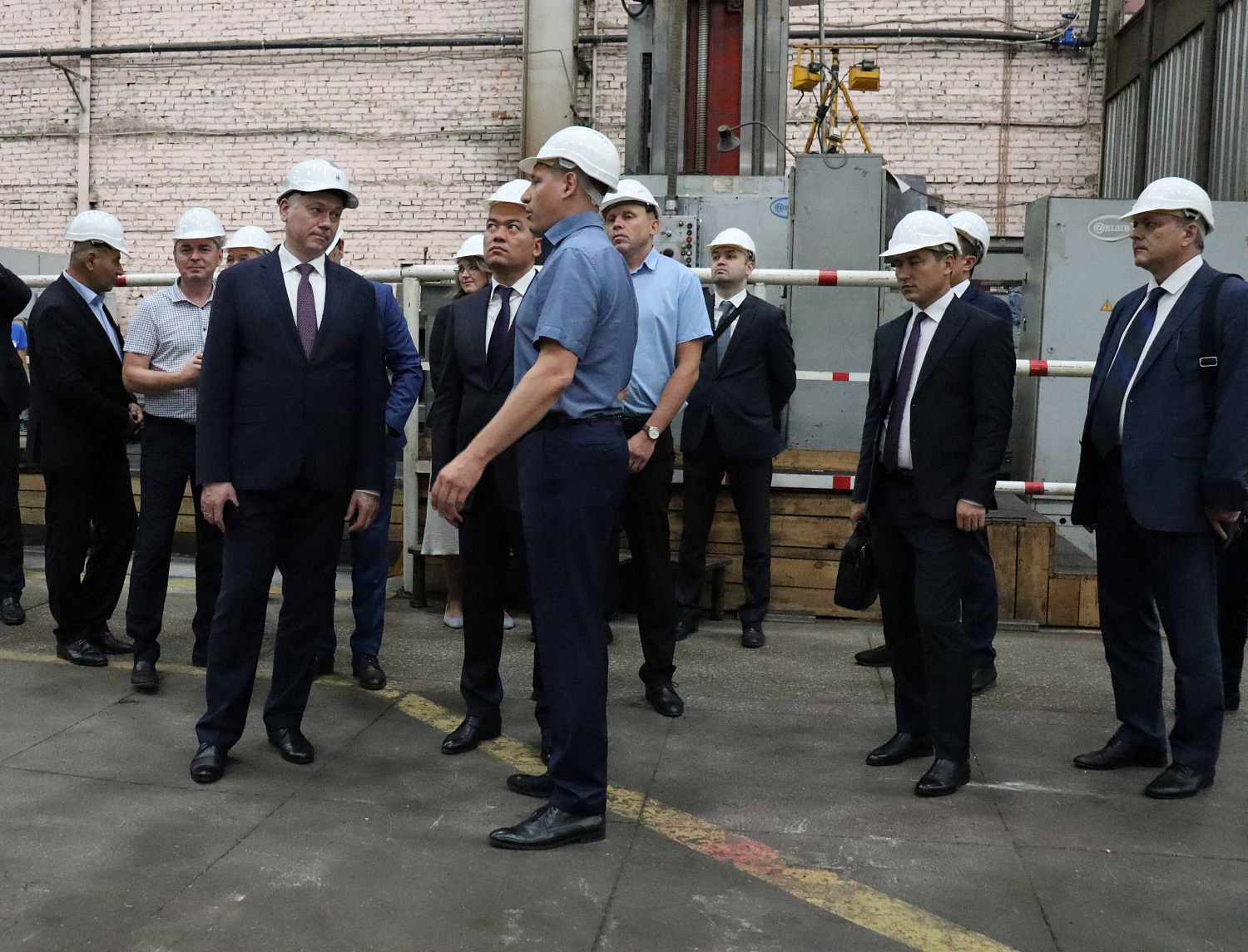 НПО «ЭЛСИБ» посетил губернатор Новосибирской области Андрей Травников